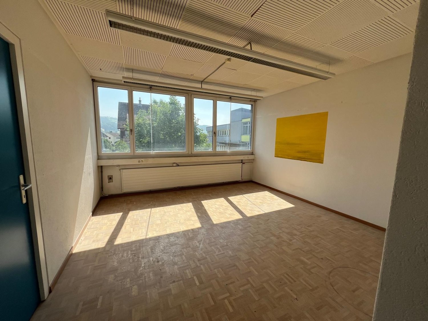 190m² office