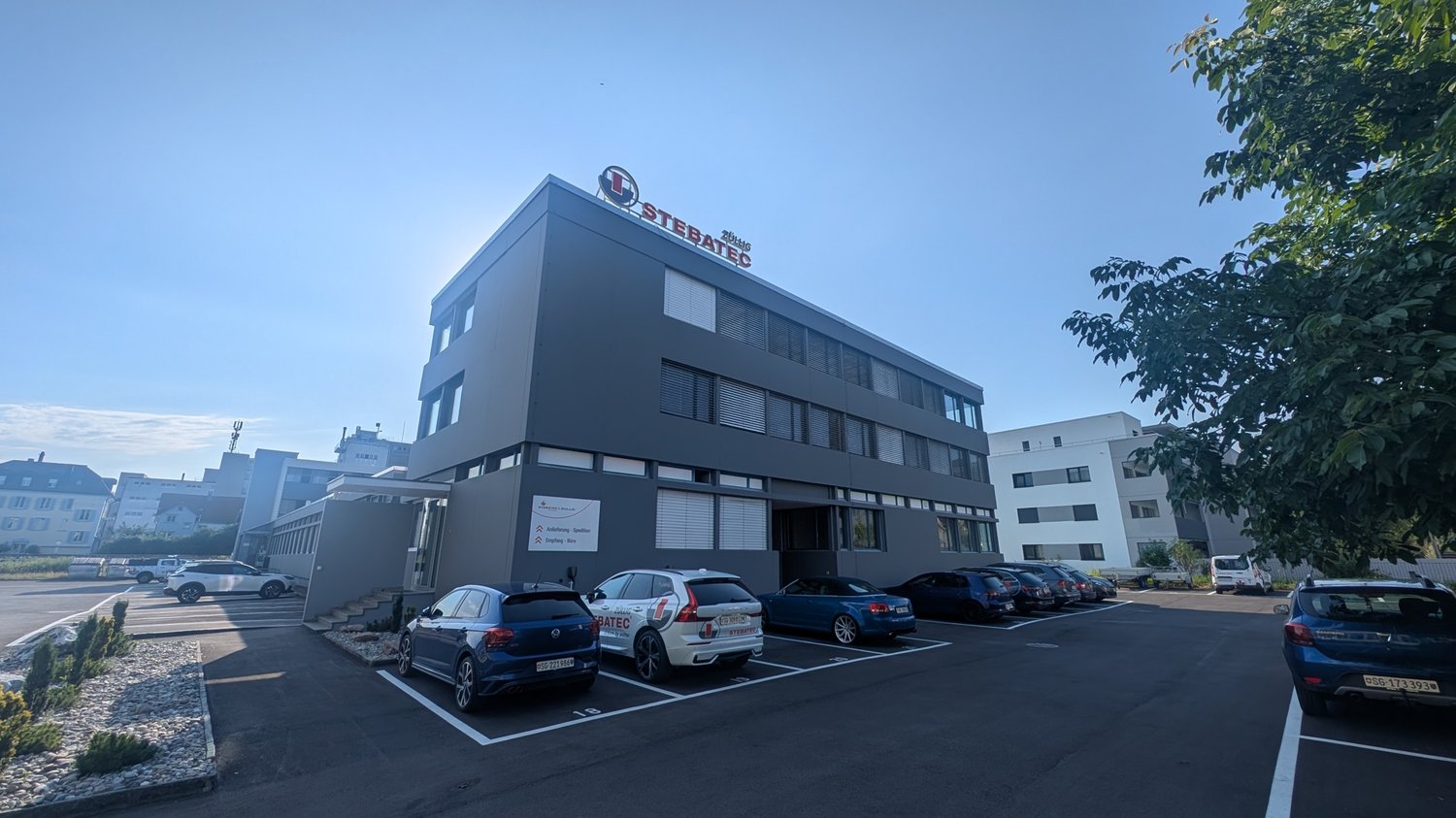190m² office
