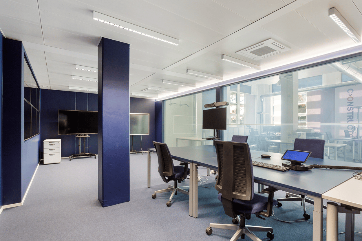 775m² office