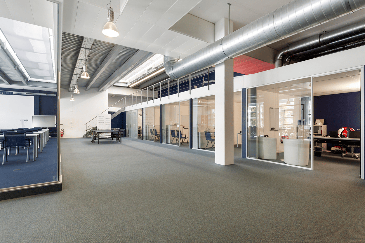 775m² office