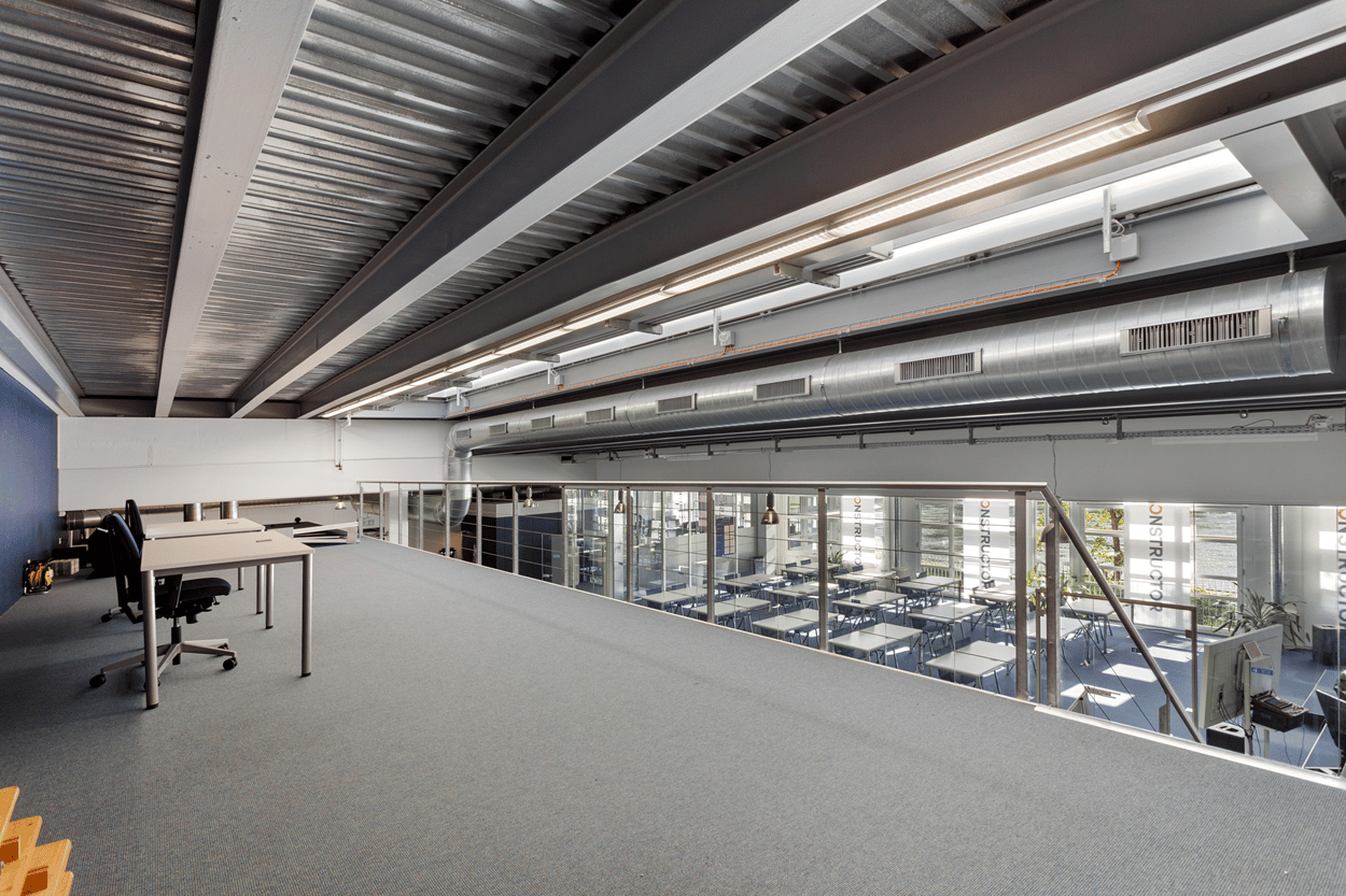 775m² office
