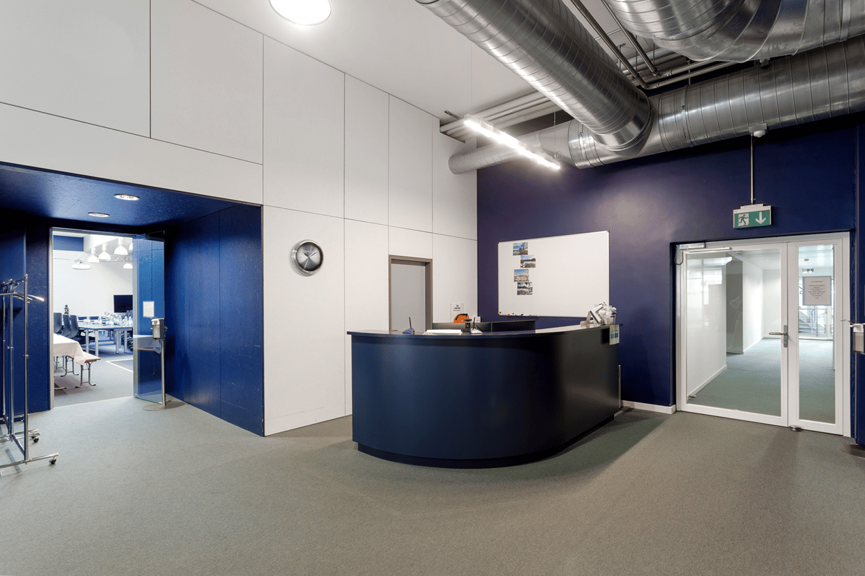 775m² office