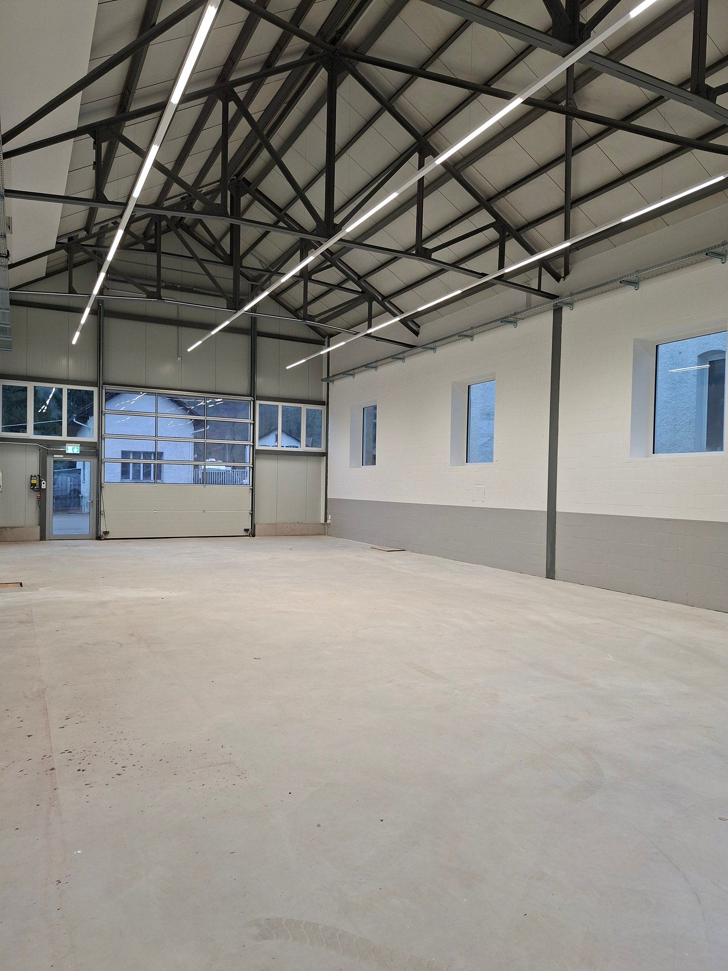 Commercial, Foto 1 von 6
