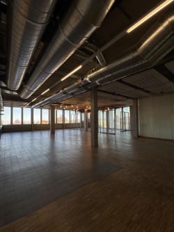245m² ufficio, foto 1 di 4
