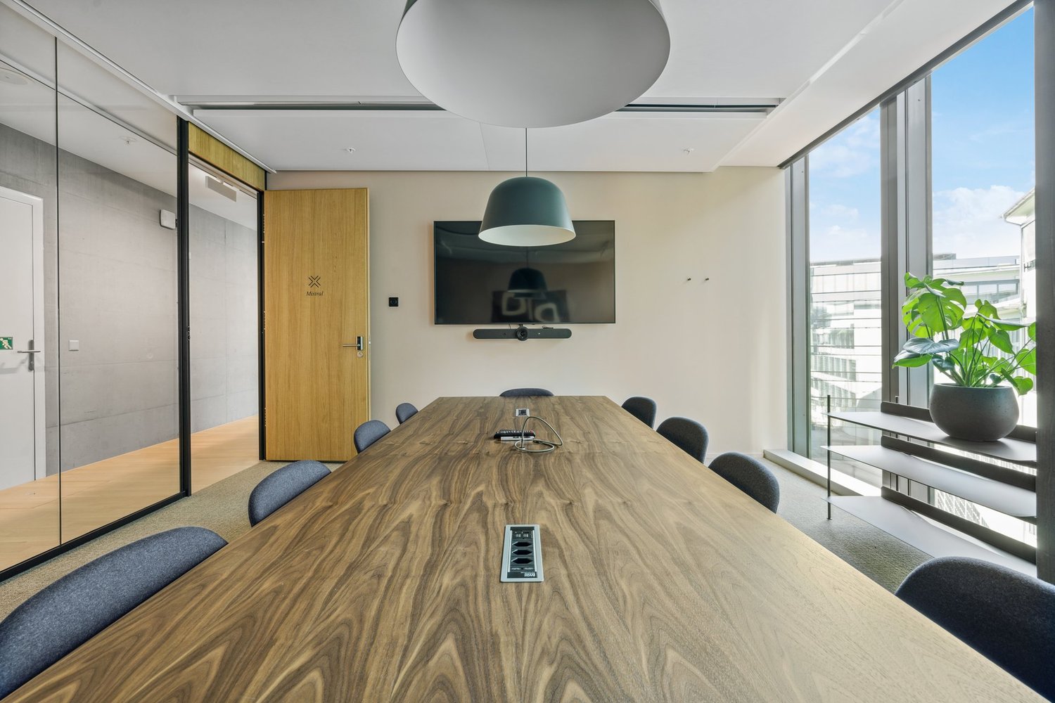 100m² office