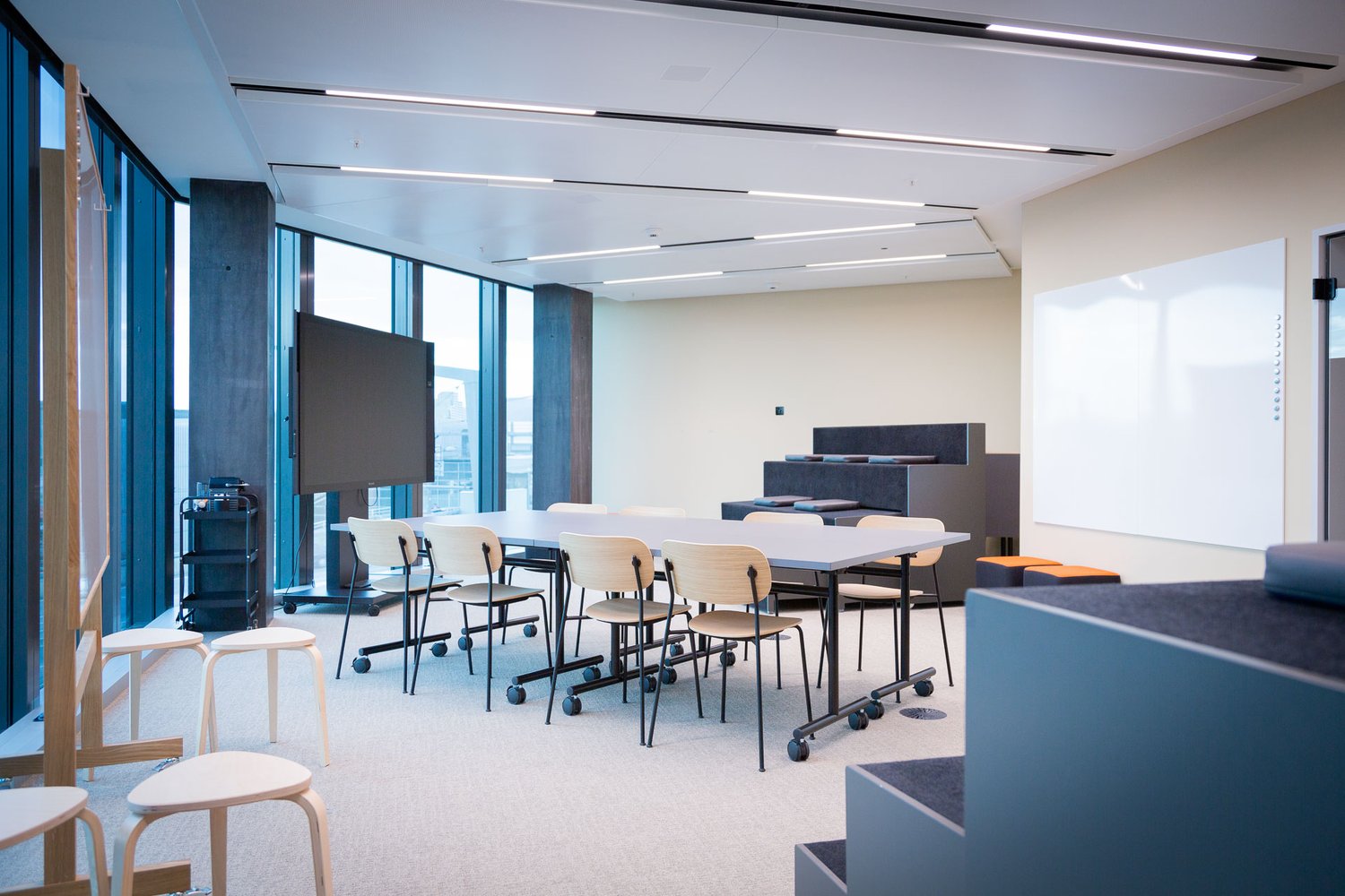 100m² office