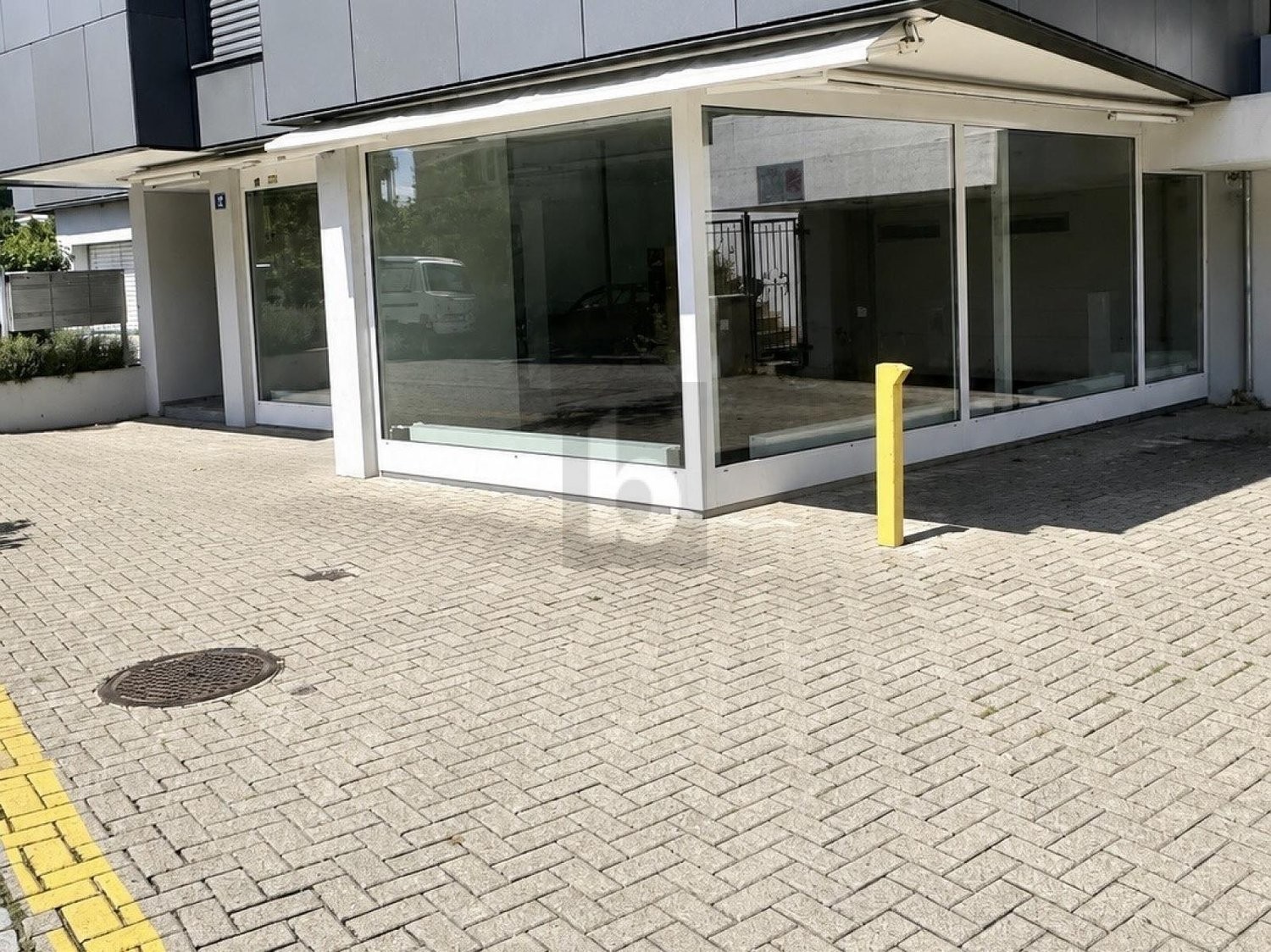 67m² shop, Foto 1 von 4
