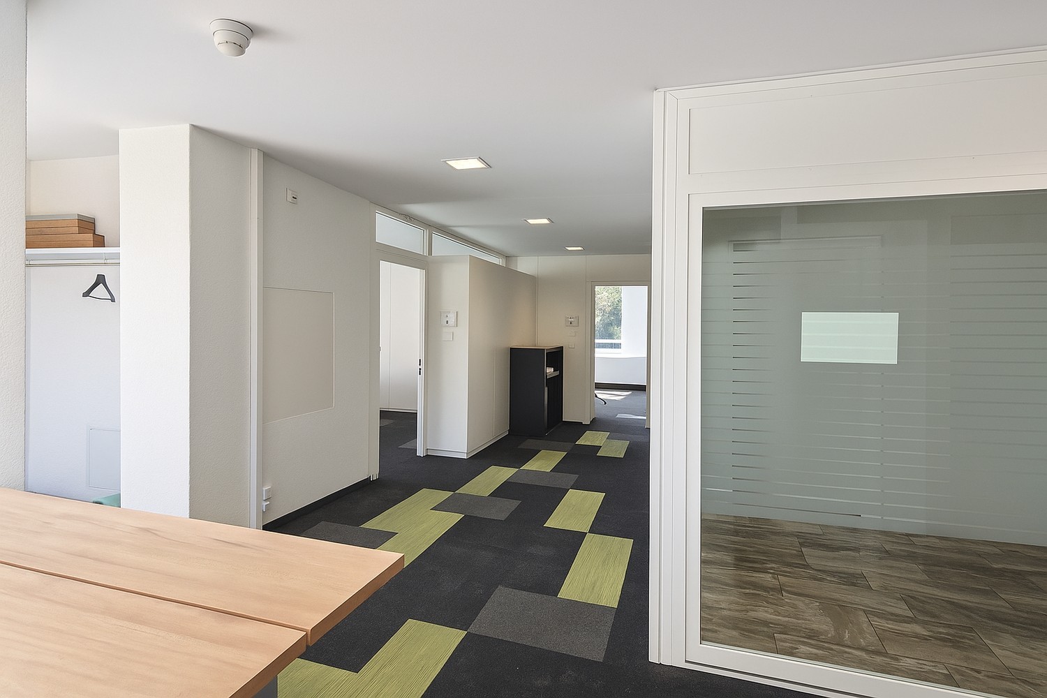 1807m² office