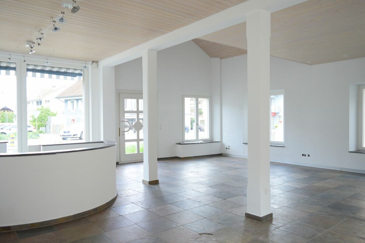 Commercial, photo 1 sur 10