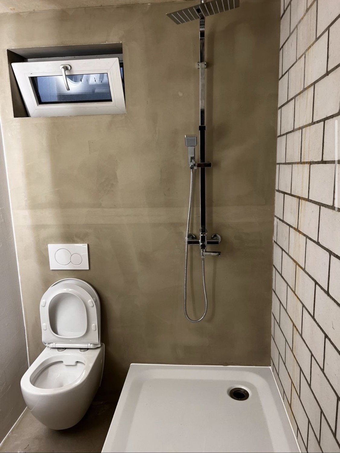 Commercial, Foto 1 von 5