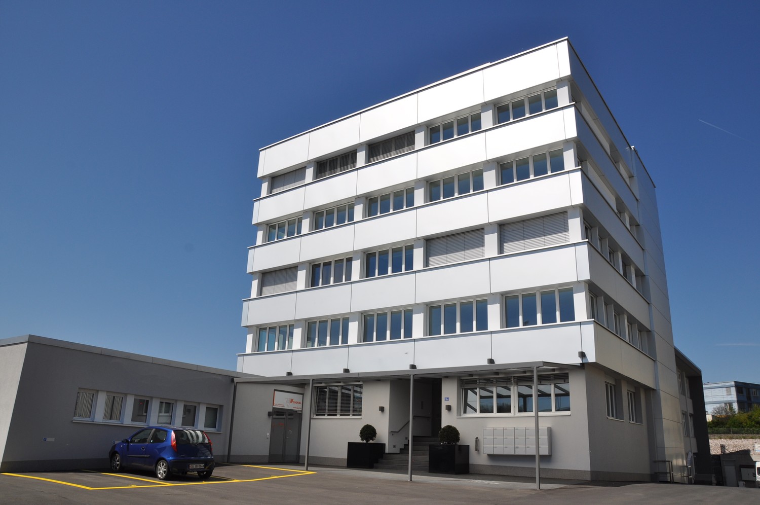 350m² commercial, photo 2 sur 10