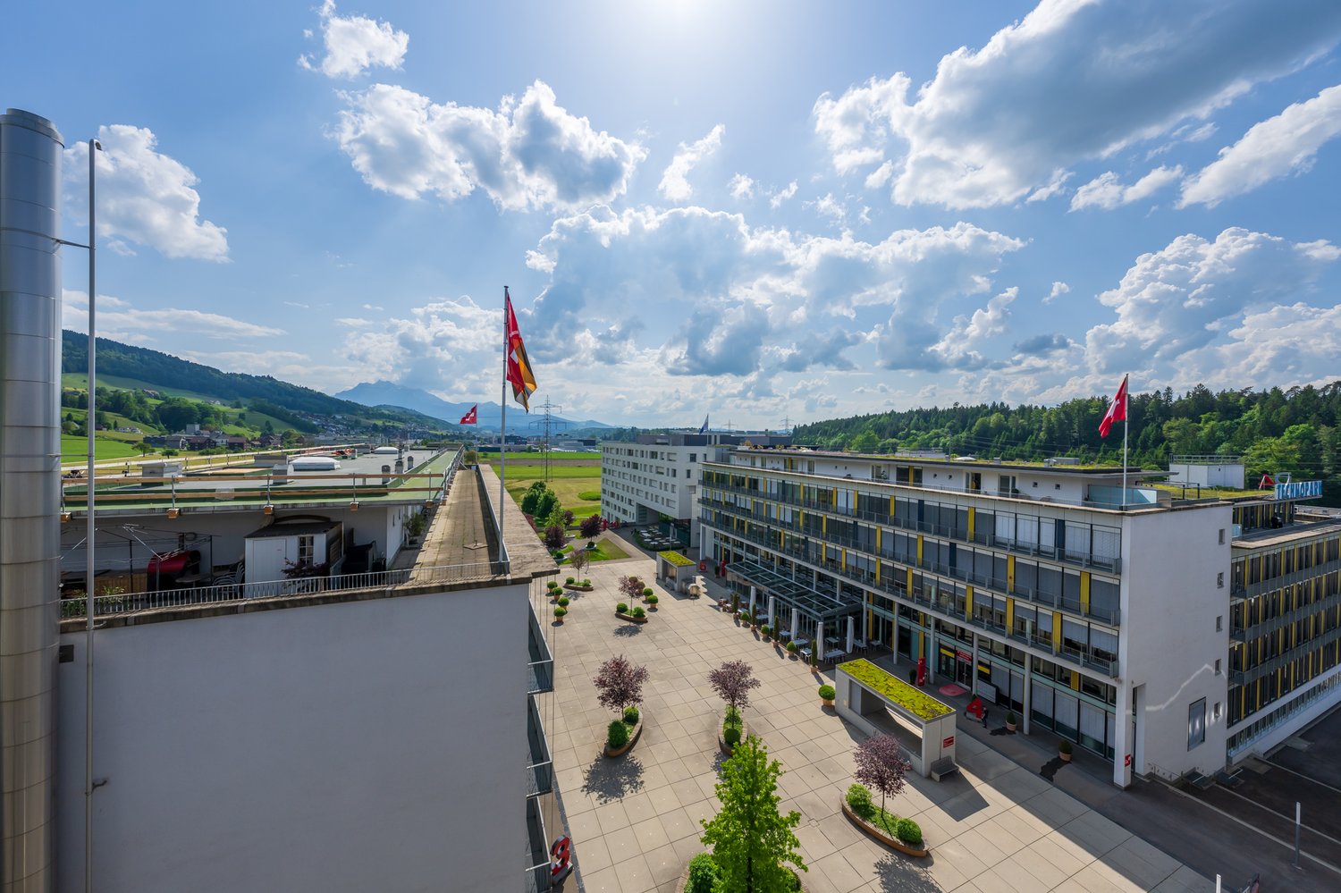 200m² office