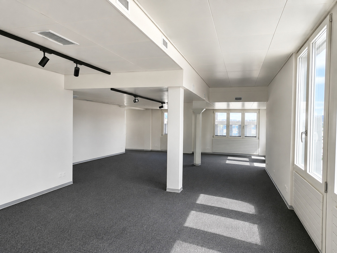 97m² office
