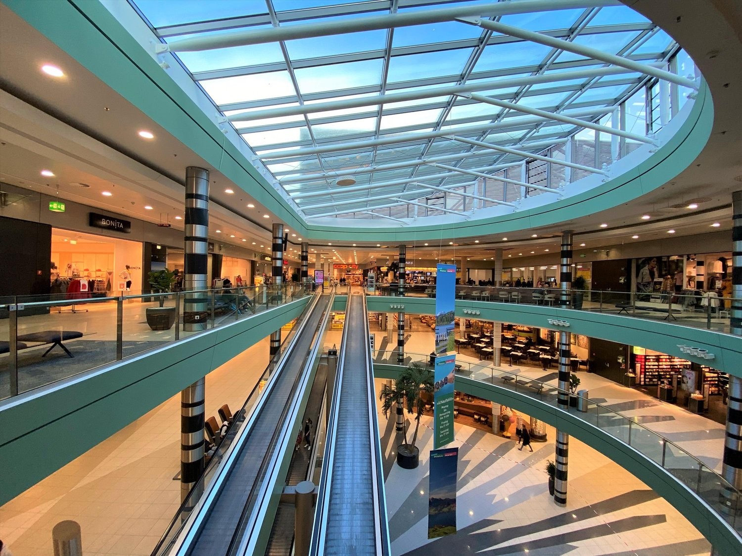 100m² shop