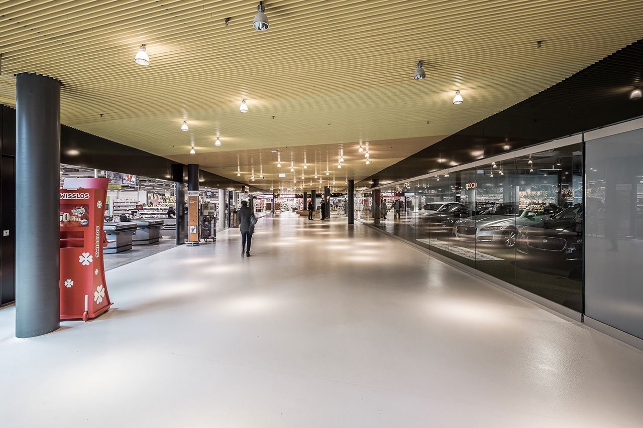 510m² shop