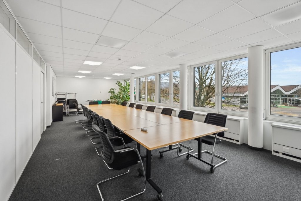 311m² office