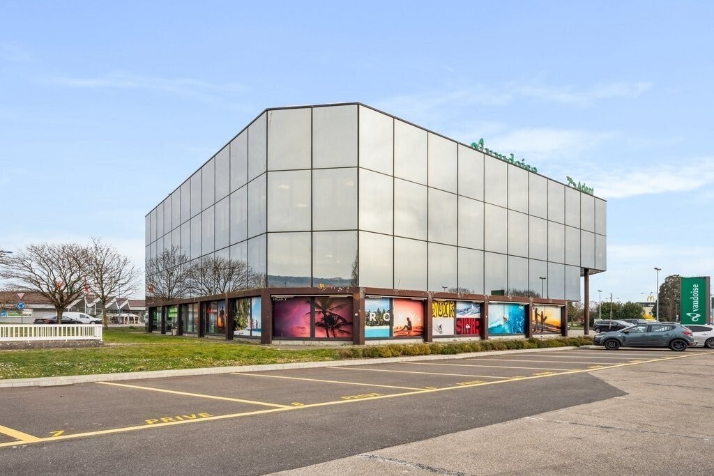 311m² office