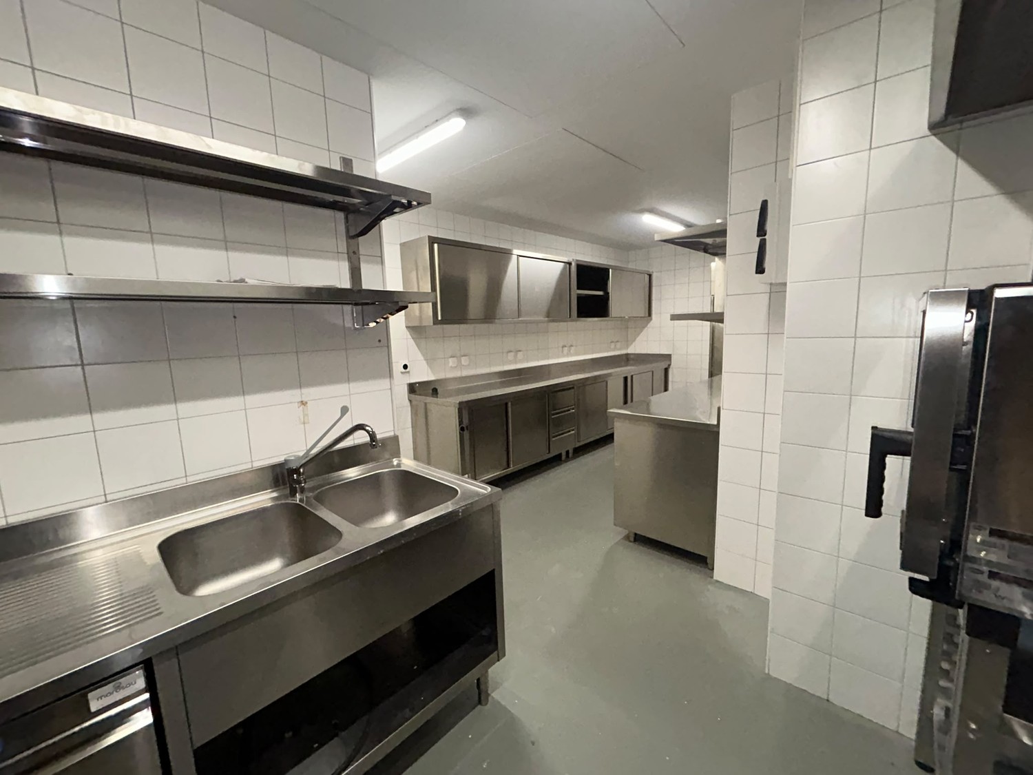 2480m² commercial, foto 1 di 8
