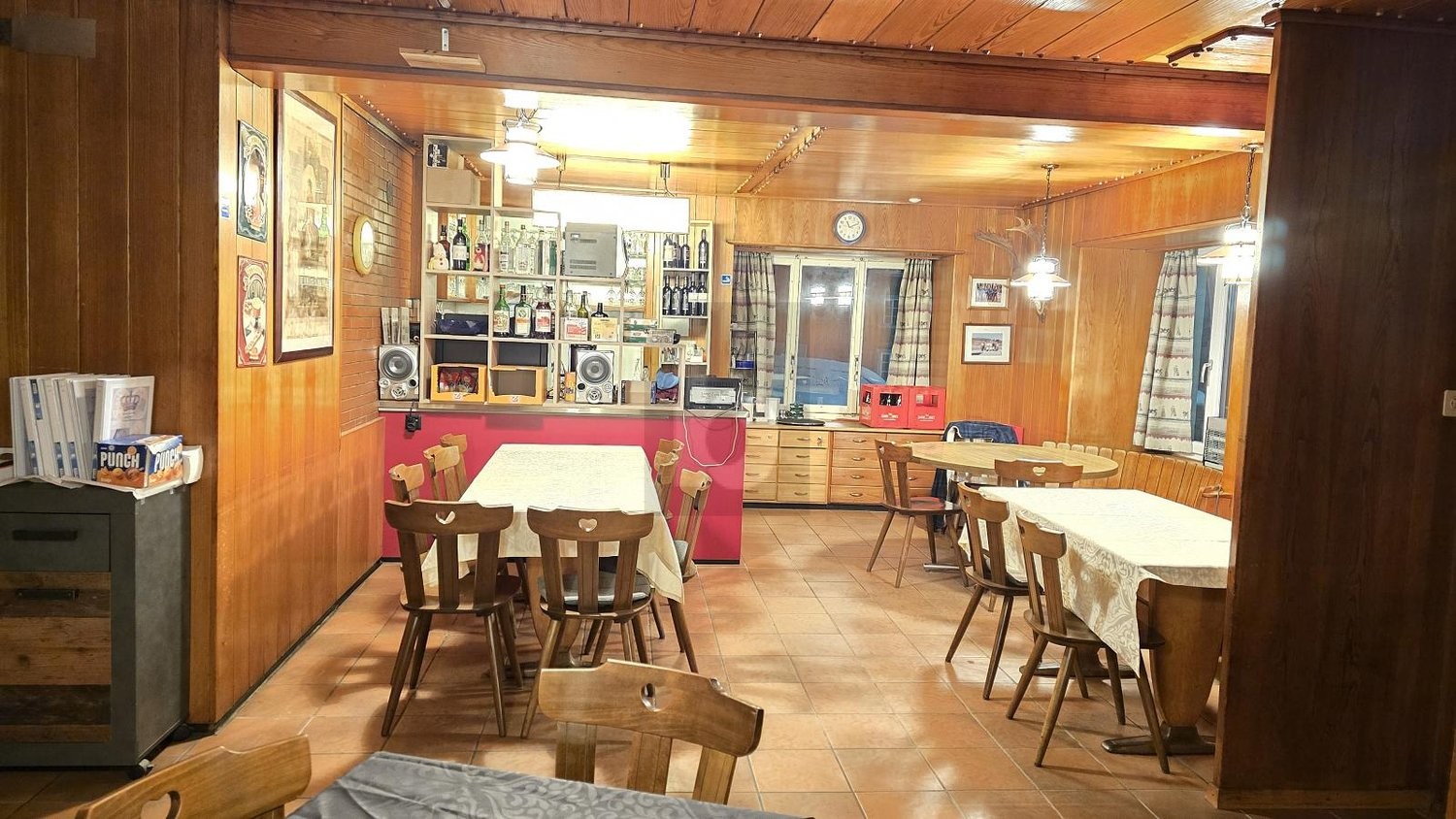 Ristorante di 240m², foto 1 di 4