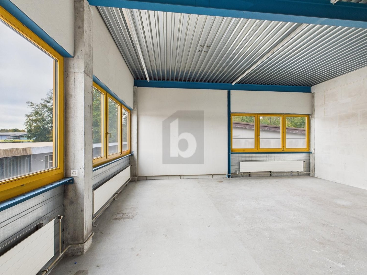 75m² storage room