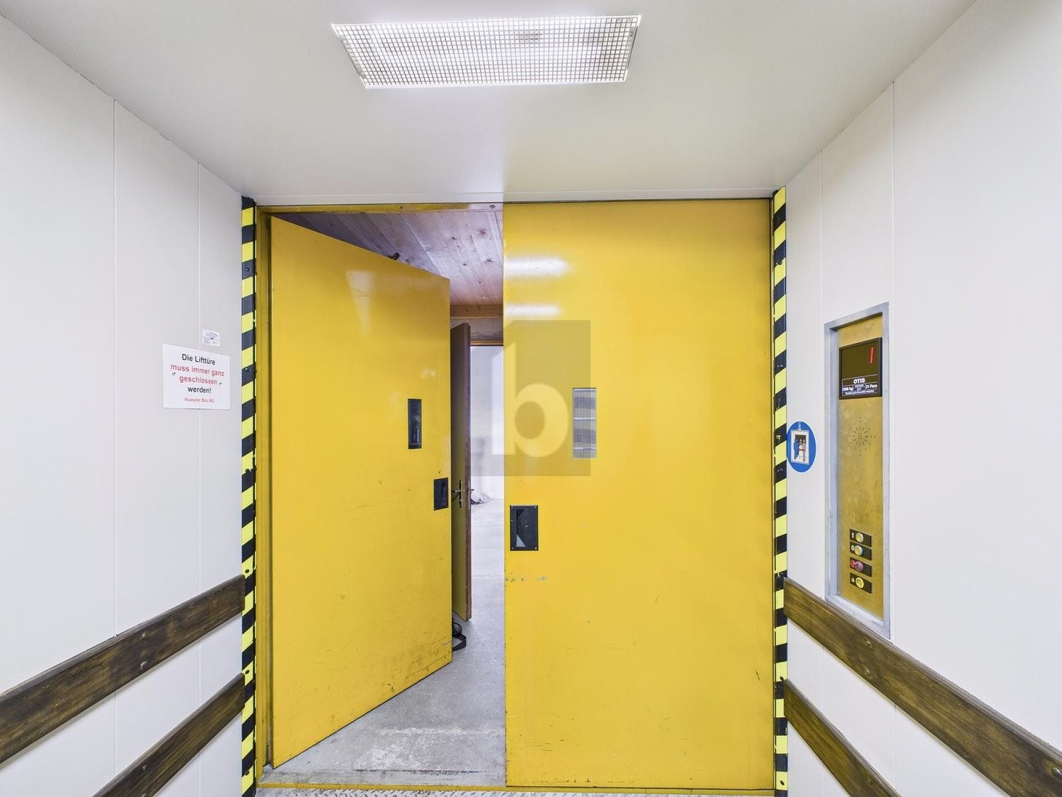75m² storage room