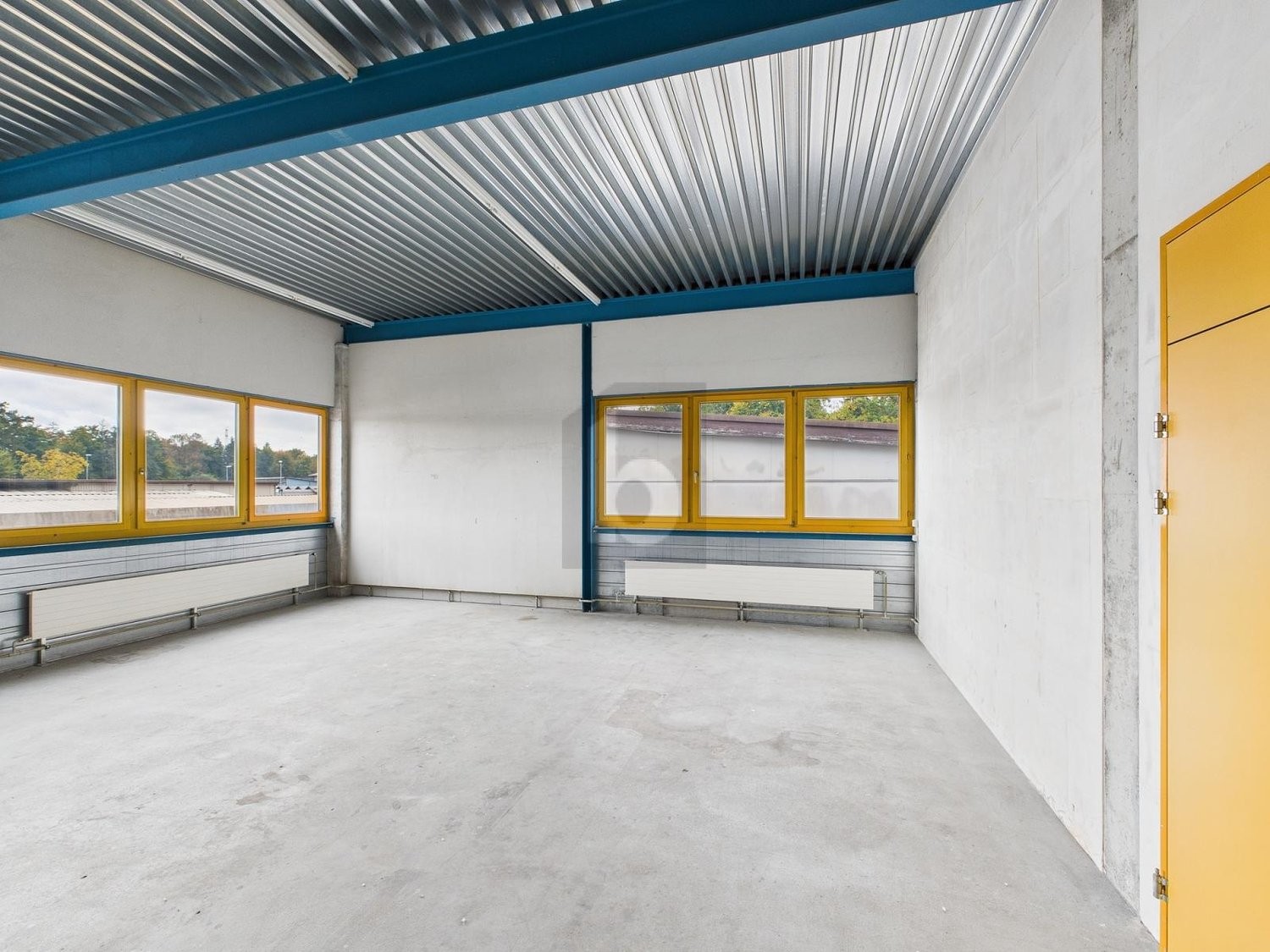 75m² storage room