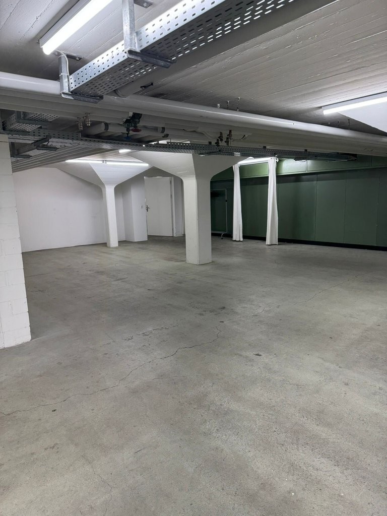 Locale di deposito di 200m², foto 3 di 5