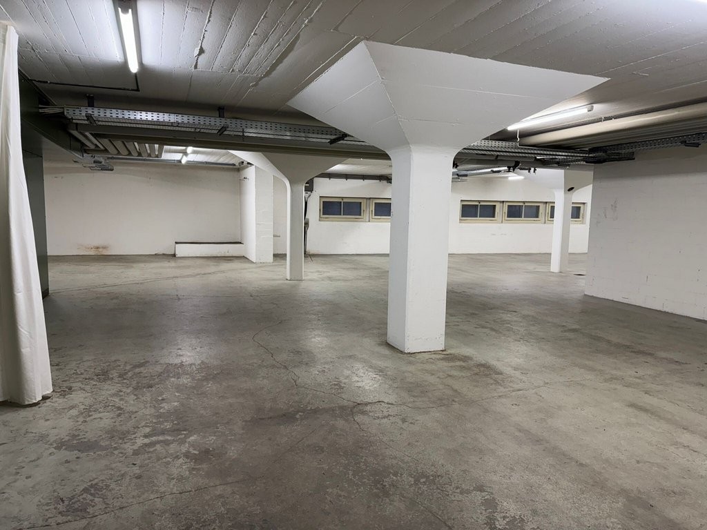 Locale di deposito di 200m², foto 2 di 5