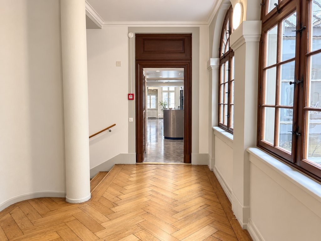 74m² commercial