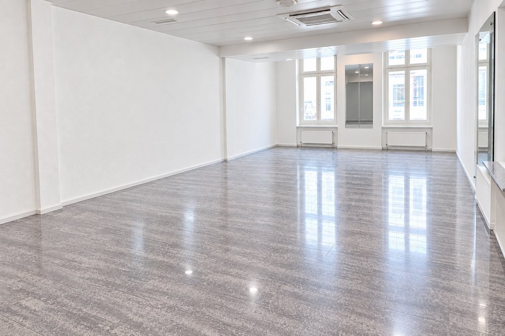 74m² commercial