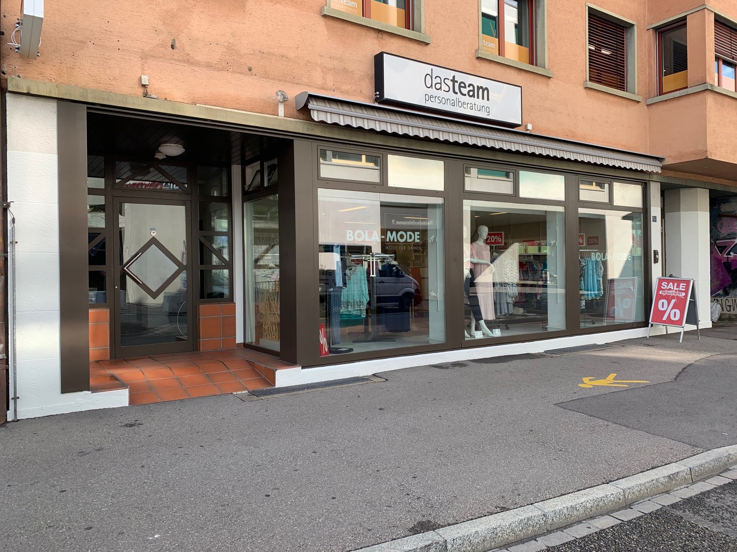 142m² shop