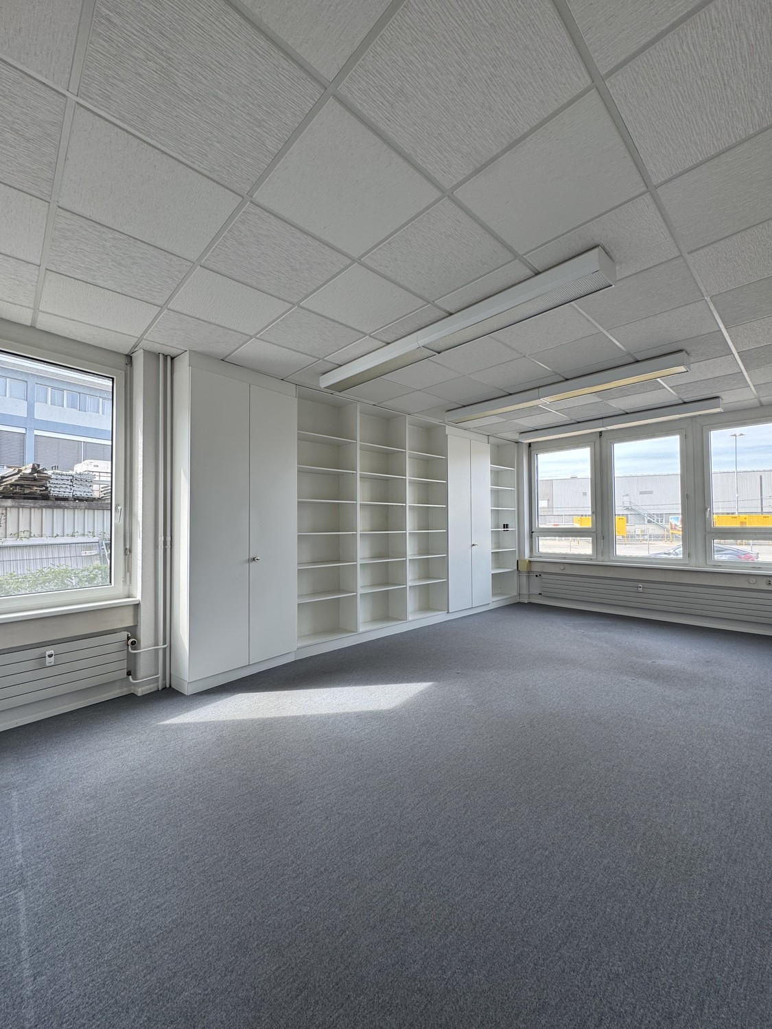 703m² office, Foto 1 von 10