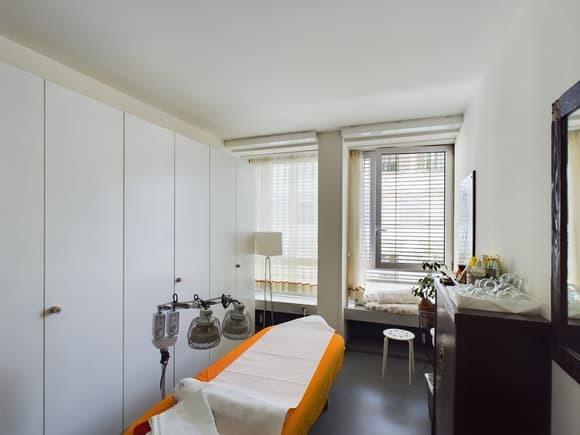 98m² office