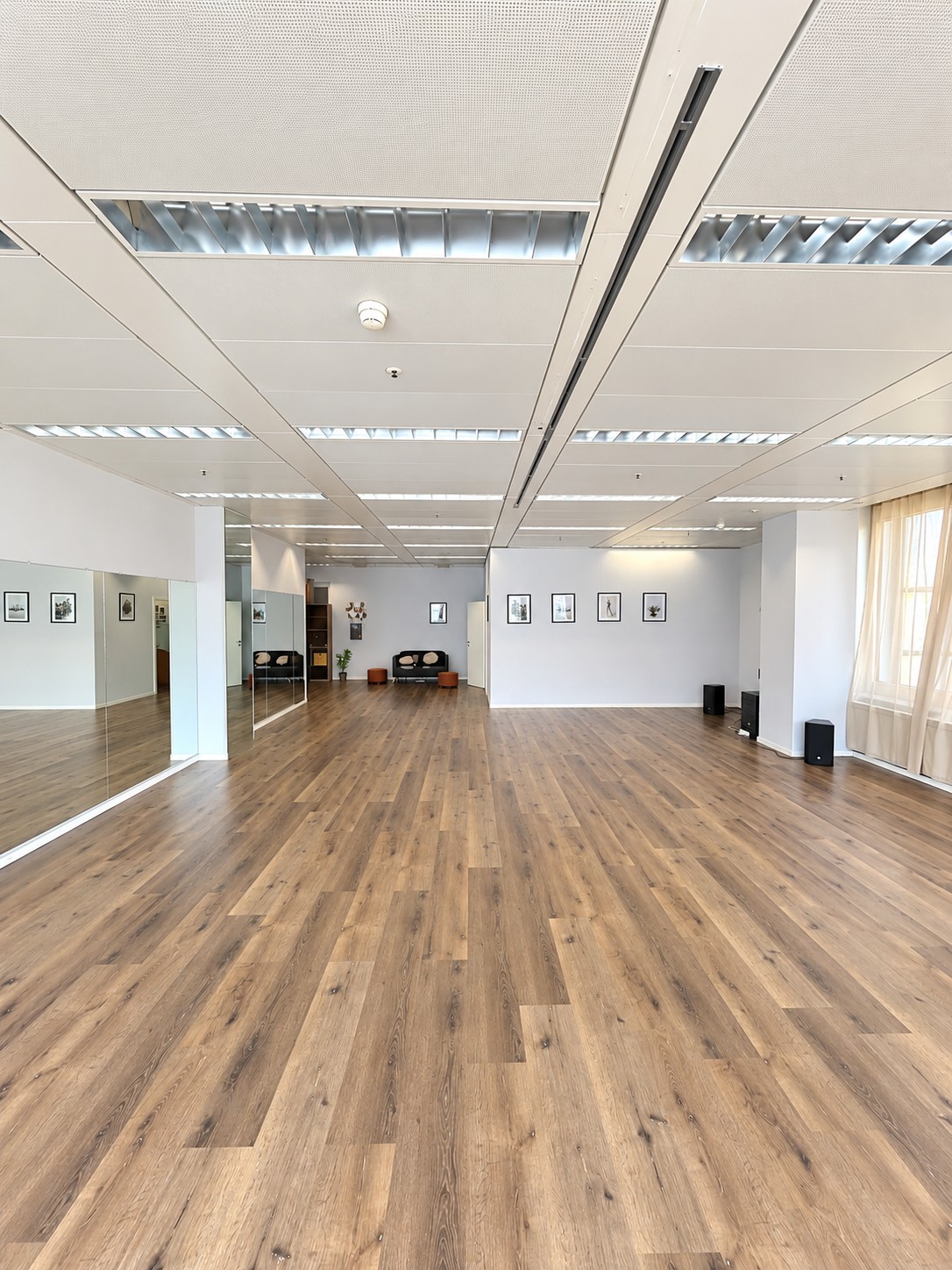 137m² commercial