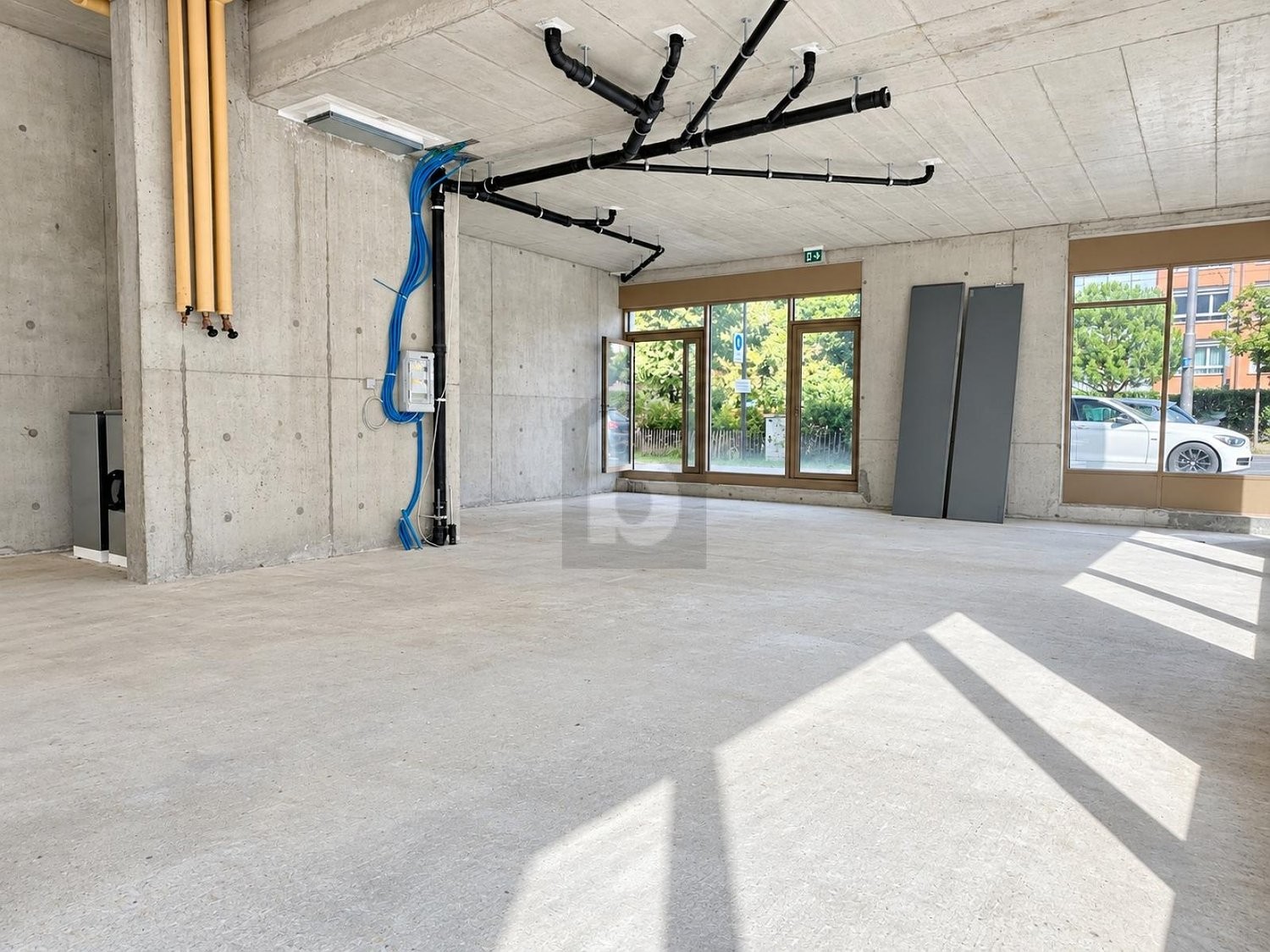 190m² shop, photo 3 sur 4