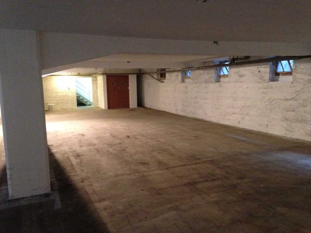 310m² storage room, photo 1 of 5