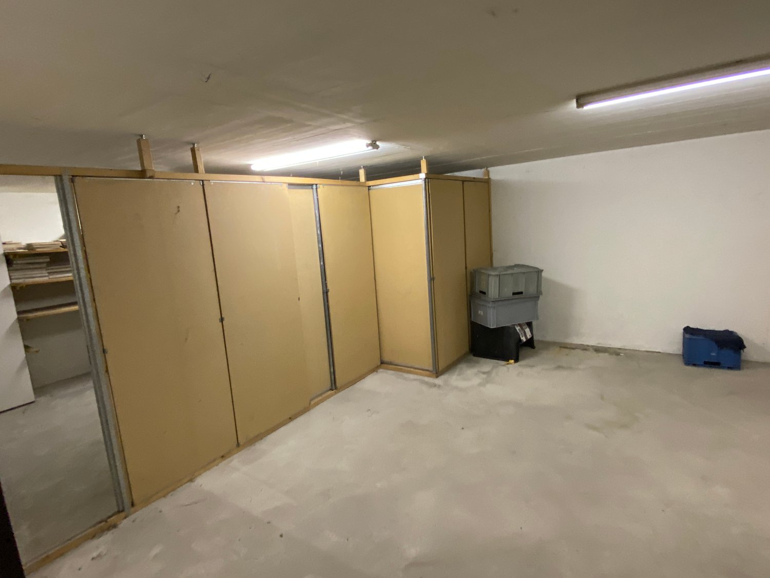 76m² storage room