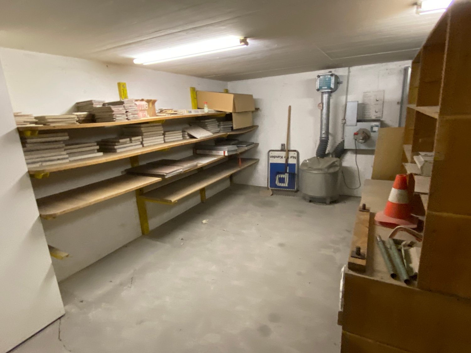 76m² storage room