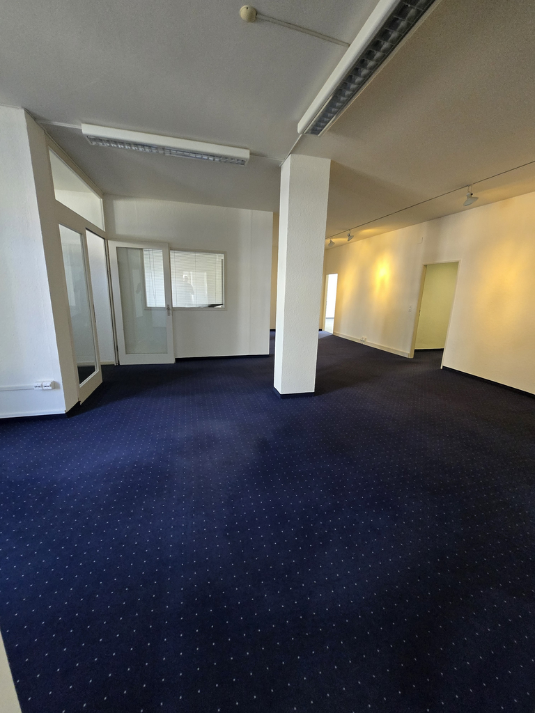 224m² office
