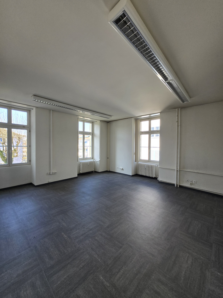 224m² office