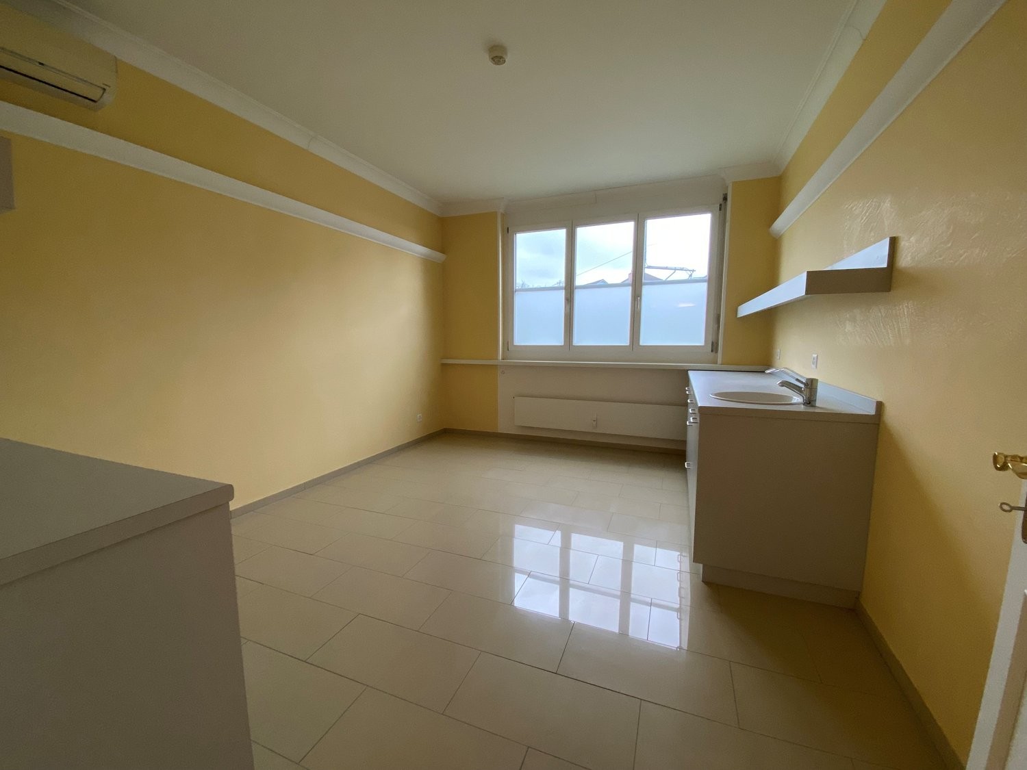 70m² office