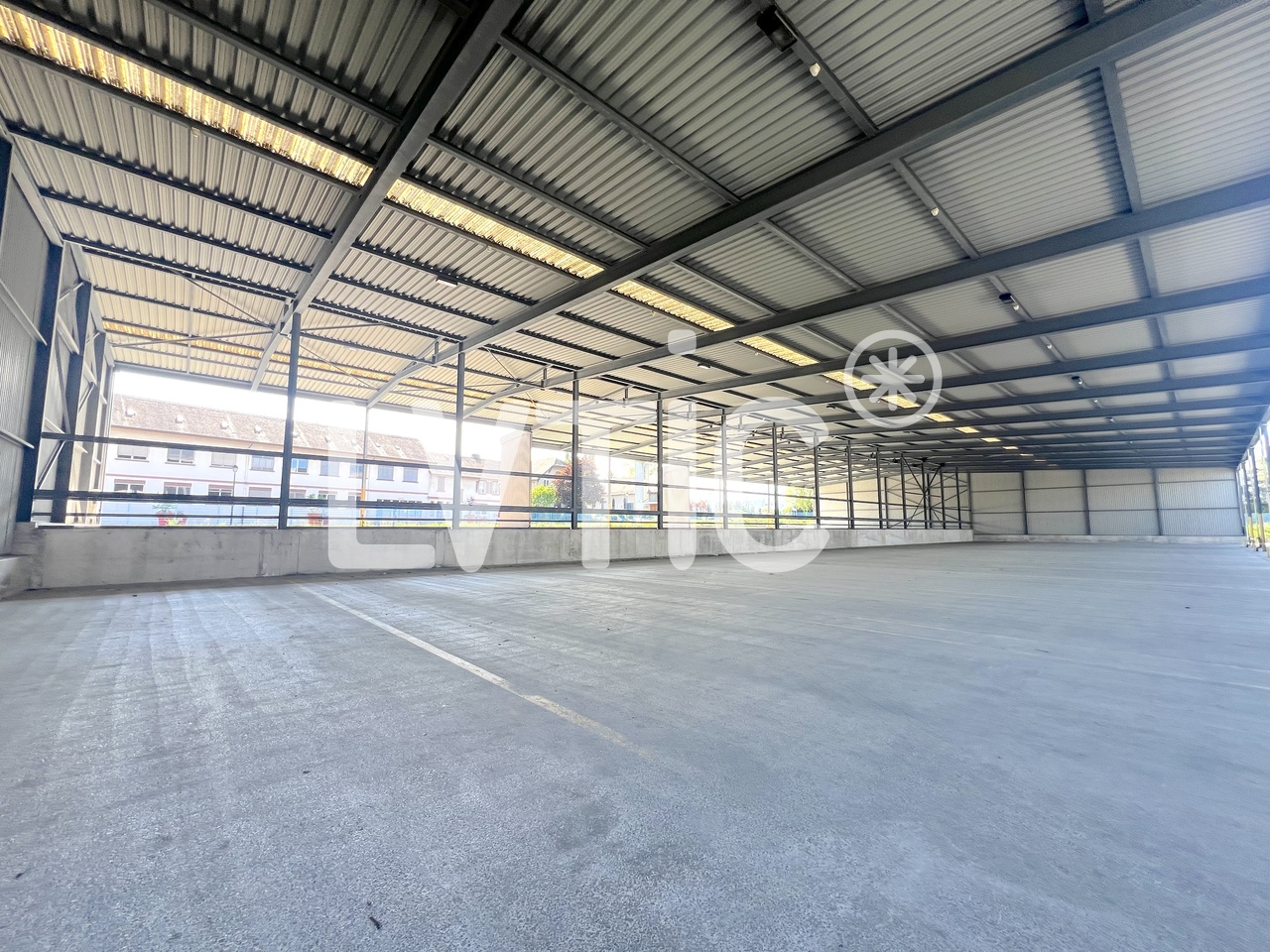 12000m² storage room