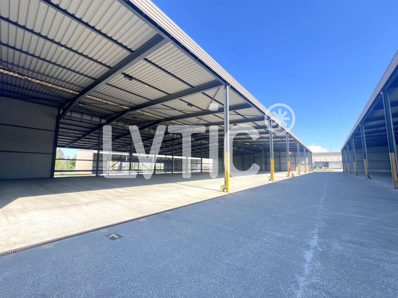 12000m² storage room