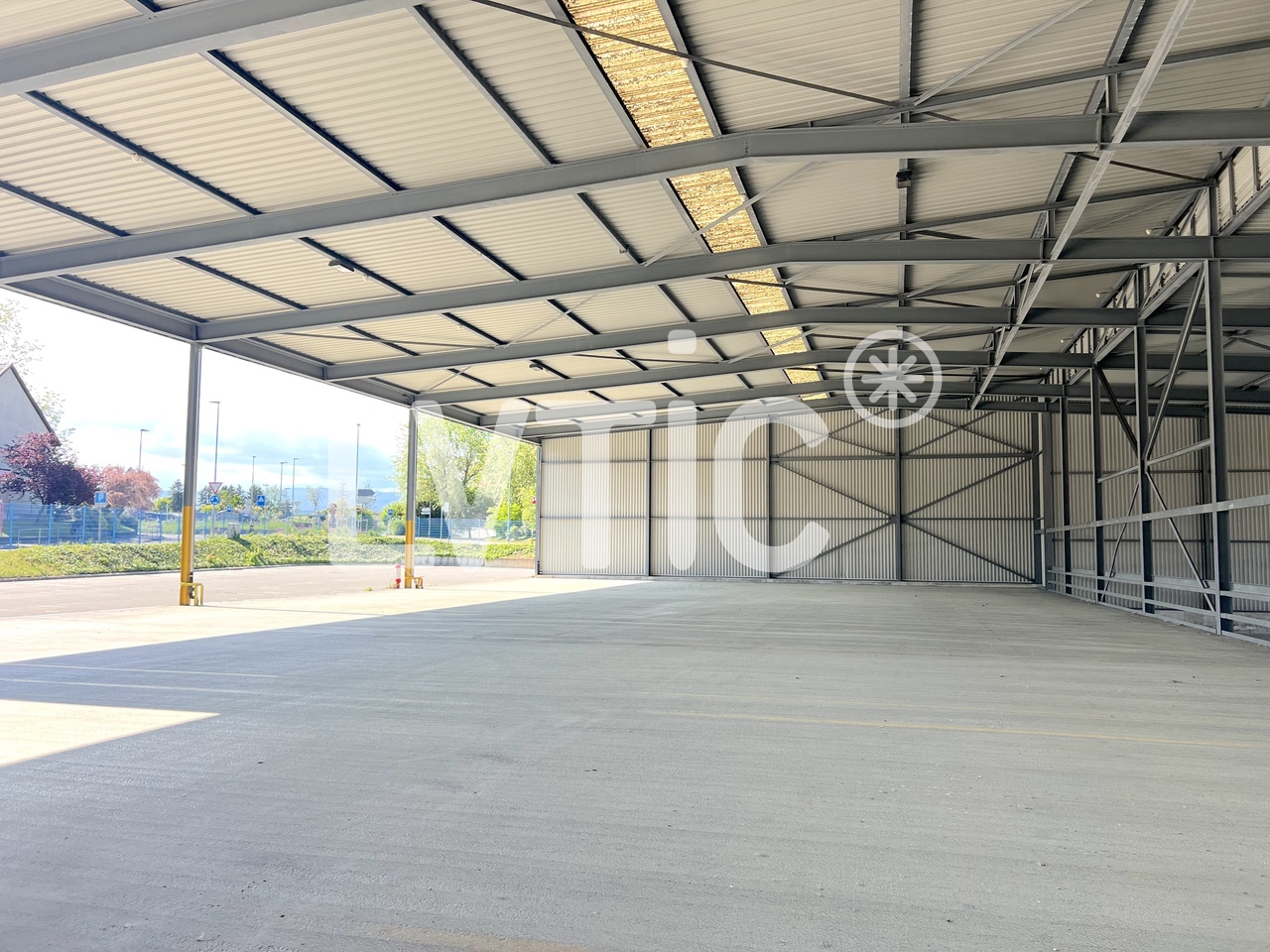 12000m² storage room