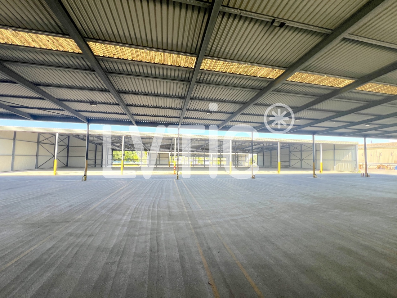 12000m² storage room