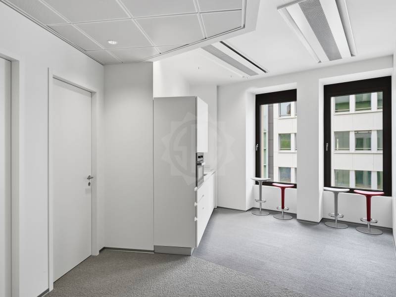 330m² Büro, Foto 4 von 10