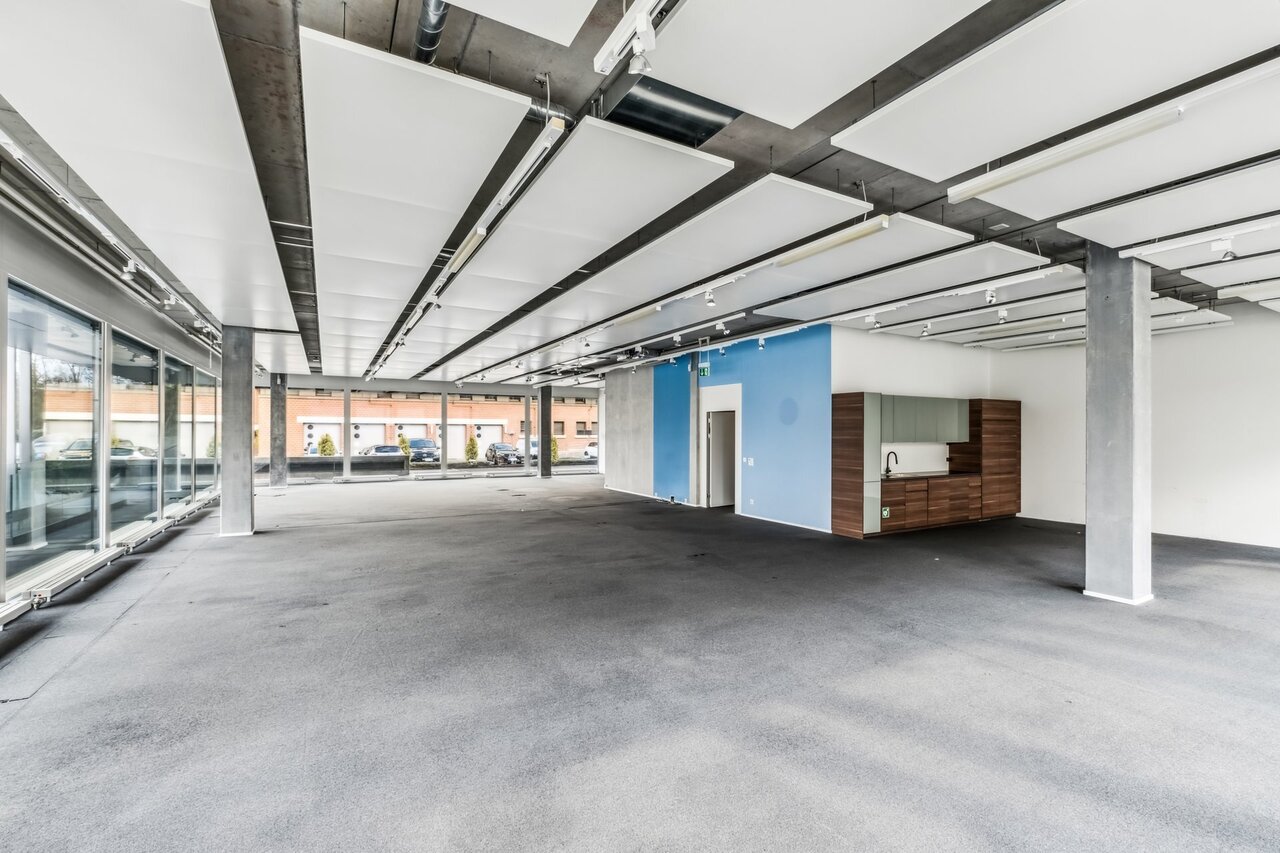 272m² office