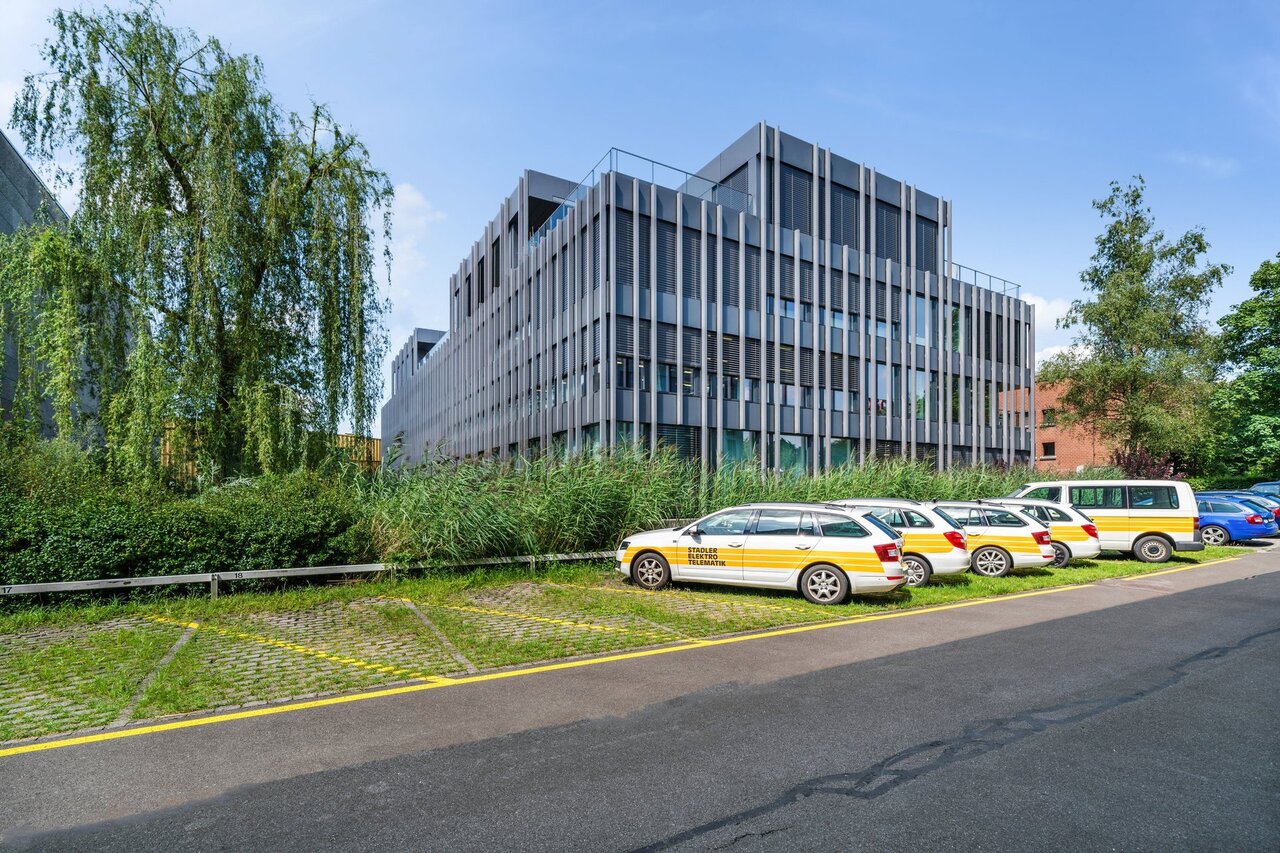 272m² office