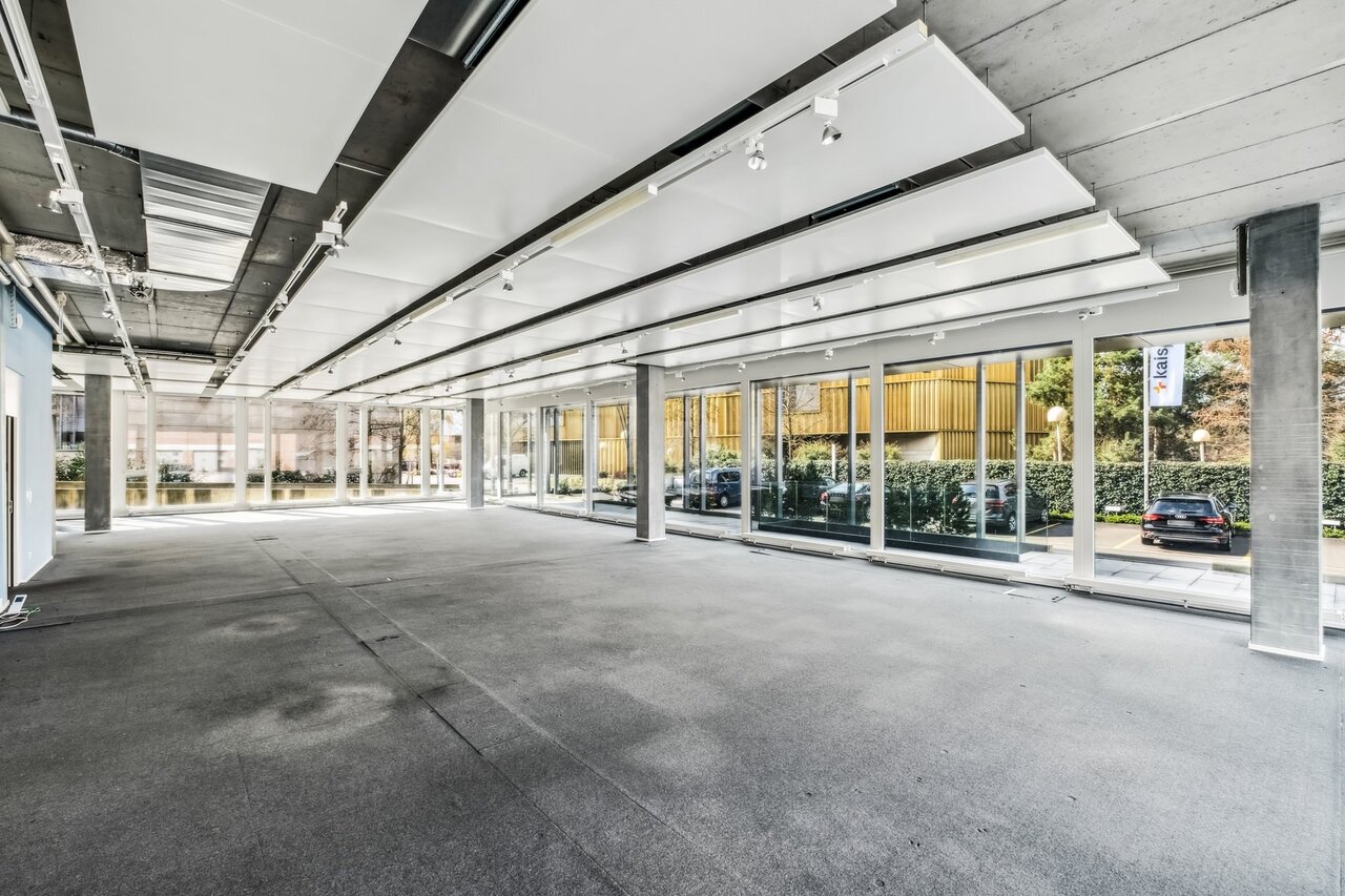 272m² office