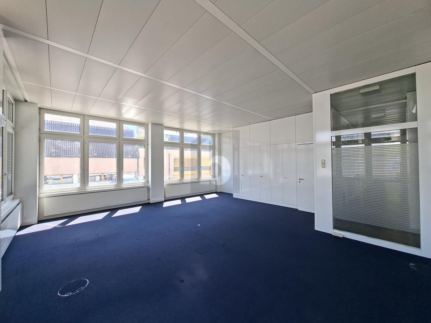 268m² office